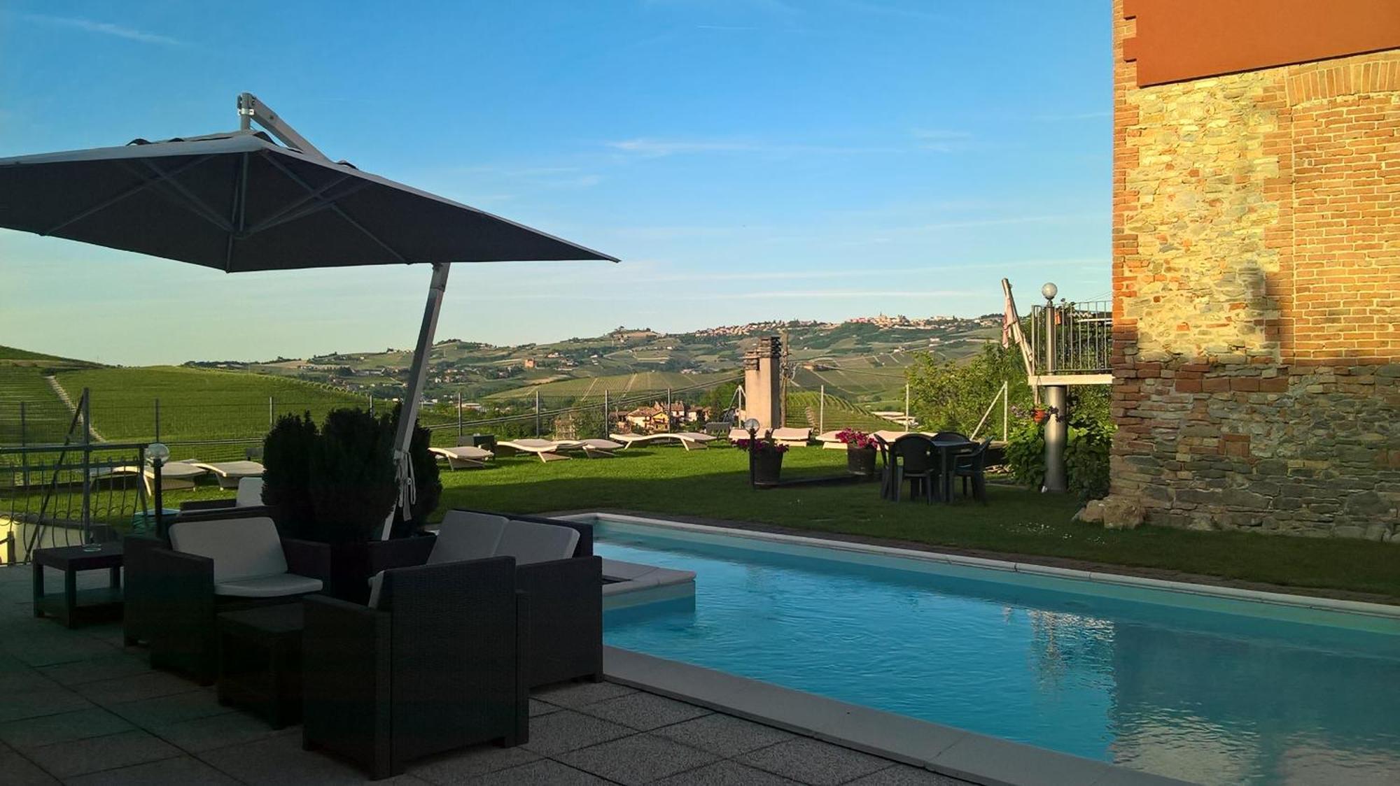 Red Wine Camere La Morra Exterior photo